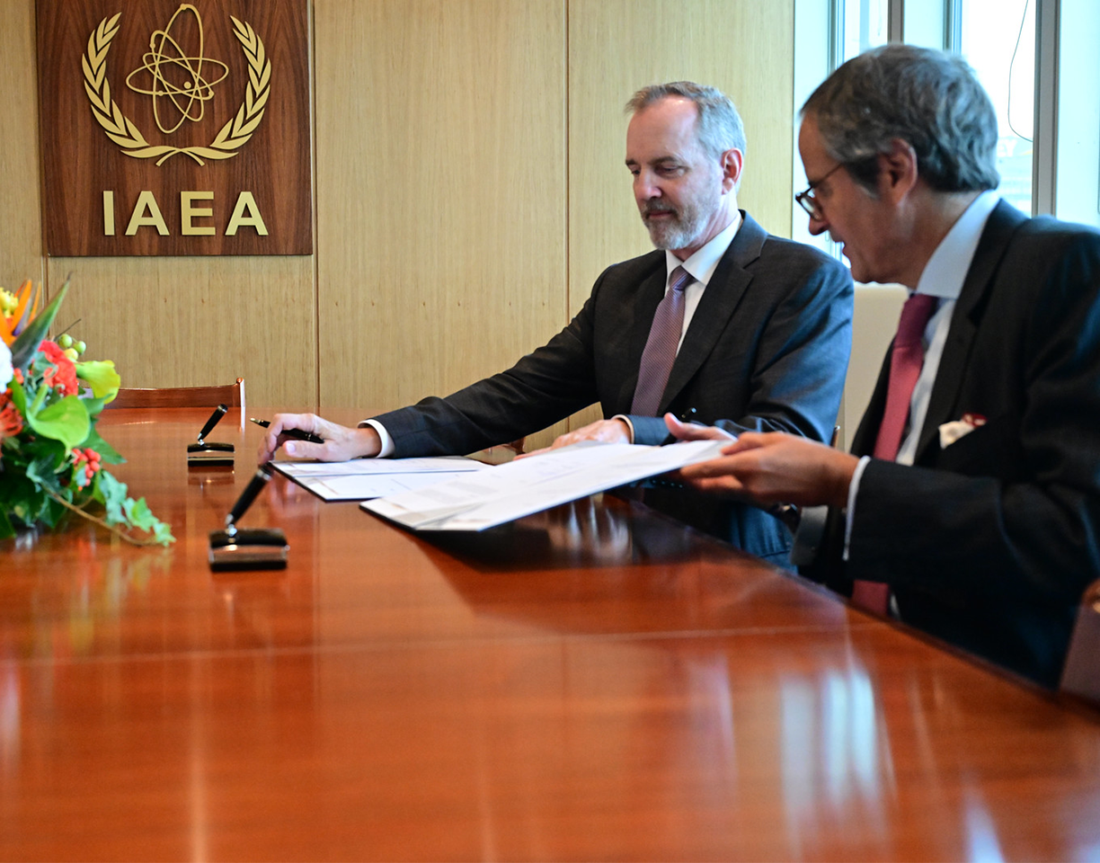 Iaea tom logan rafael mariano grossi signing
