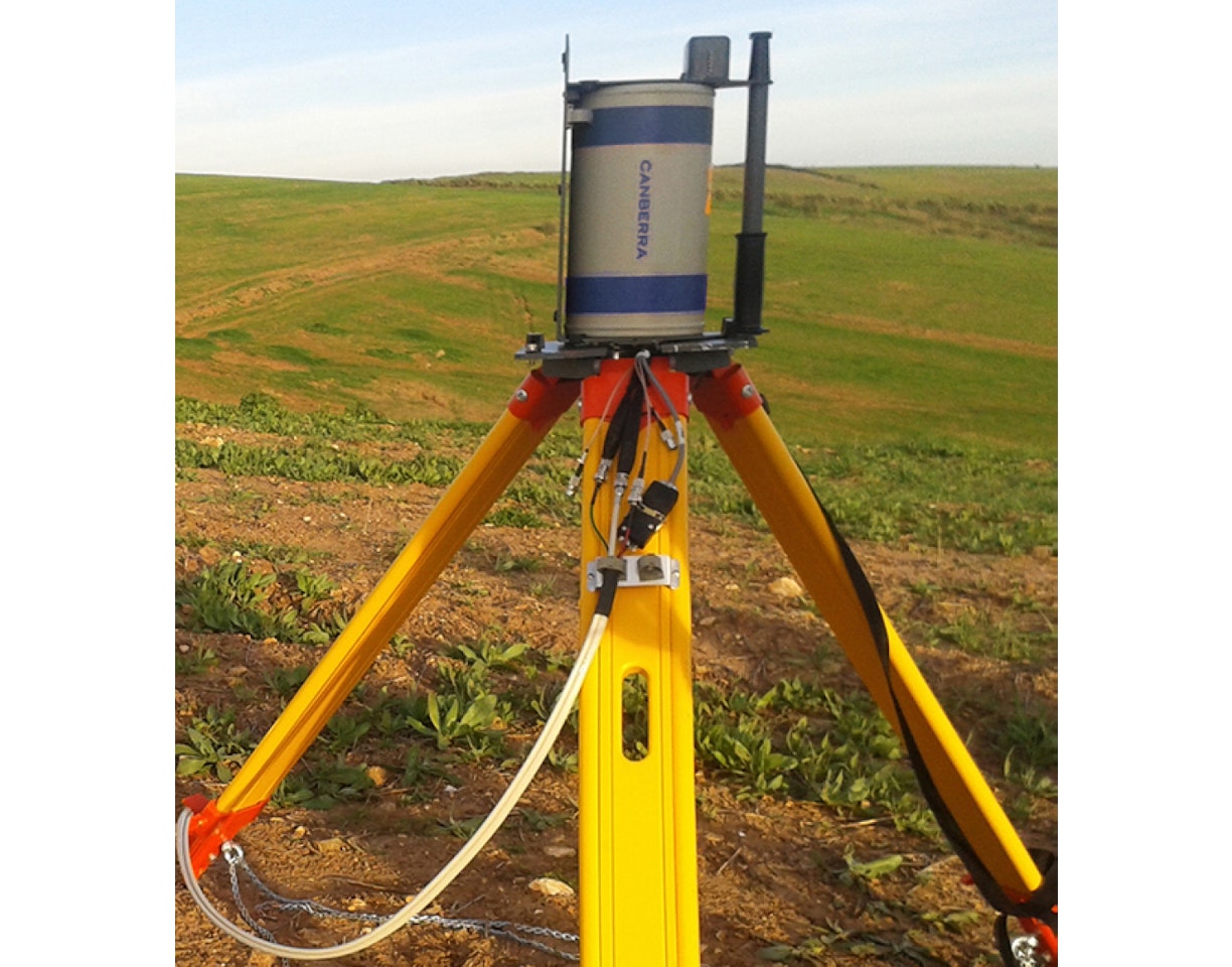 Canberra gamma detector in field 01